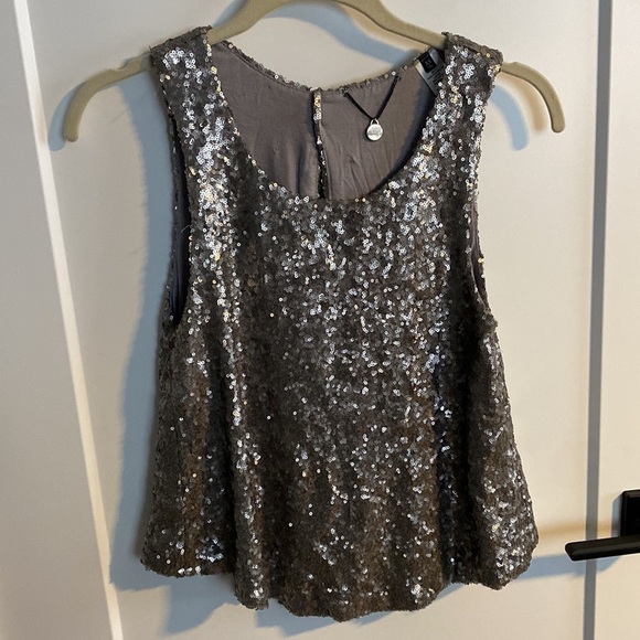 BKE Boutique Sequined Bow Back Top - Picture 2 of 7